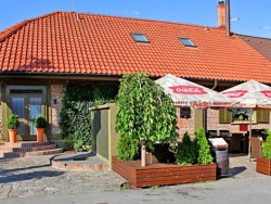 BAROCK Restaurant & Pension Topoľčany (Nagytapolcsány)
