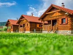 Trimount Wooden Cottages Bobrovec