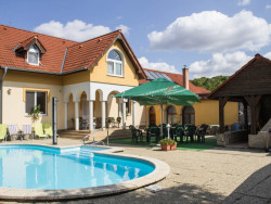 VILA HERMINA Pension Trávnica