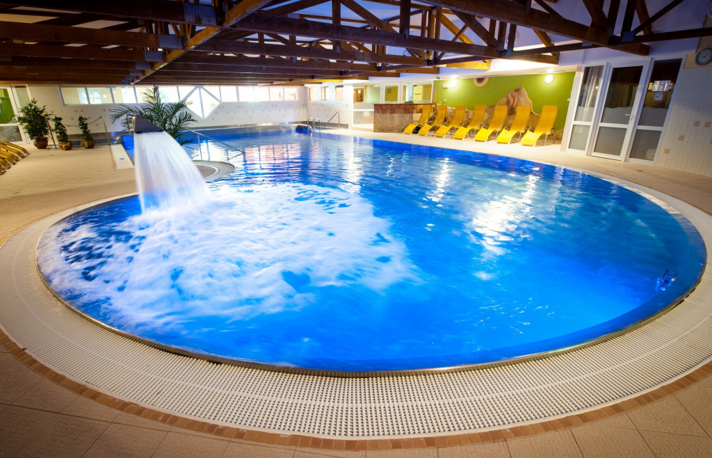 Pre-New Year's Eve stay with massage and access to swimming pools and sauna world #9