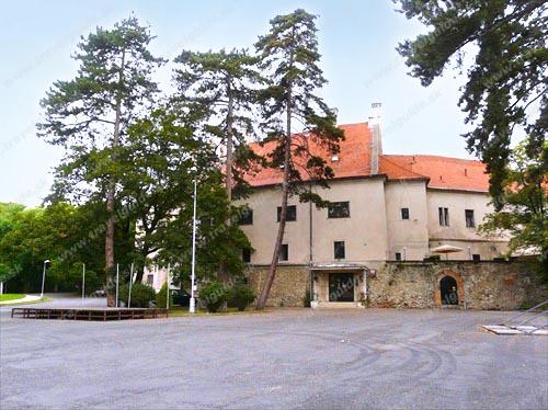 PEZINOK CASTLE