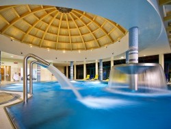 ZĽAVA: Pobyt v kúpeľoch so vstupom do bazénového sveta Bardejovské Kúpele (Bártfafürdő)